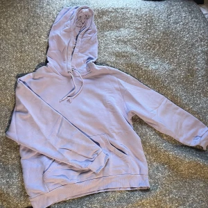 Lila Hoodie monki - Lila hoodie från monki