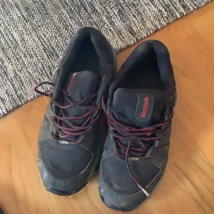 Reebok gympaskor storlek 40,5  - Reebok storlek 40,5. Beg skick. Mer att ge. 