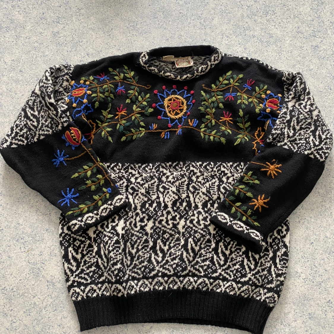 VINTAGE INDISKA STICKADTRÖJA I 100%ULL