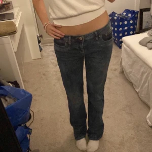 Assnygga Ltb jeans - Intressekoll på dessa skitsnygga lågmidjade Ltb jeansen då de tyvärr är för stora❤️storlek 29/32 i färgen ”adicted blue” kan även tänka mig att byta mot andra Ltb jeans i mindre storlekar❤️skriv vid intresse❤️