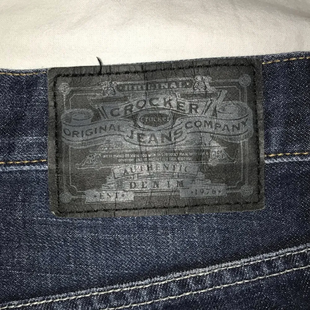 Ett par jättecoola Crocker jeans shorts som jag köpt 2hand. Använda några gånger men är i bra skick, dee är avklippta. Köparen står för frakten💗💗. Shorts.