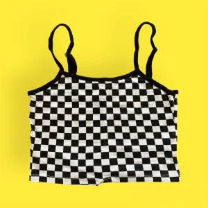 Svartvit rutig top - En snygg topp från H&M i fint skick. För mått eller fler bilder kontakta mig! 😇