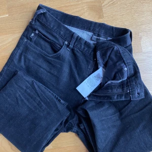 Armanijeans - Ett par sparsamt användna Armani jeans (regular fit)
