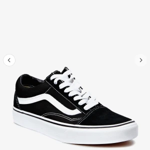 Vans - Säljer vans skor då jag ej använder dom, köpte för 800kr säljer för 200kr❤️storlek 38