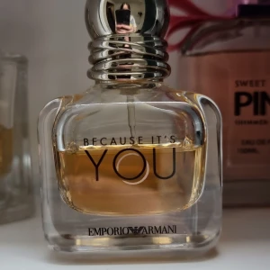 Parfym - Emporio armani för tjej, doftar otroligt gott, men ingen doft för mig tyvärr. 