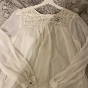 Blus - Säljer denna superfina blus då jag inte tyckte den var min stil💕