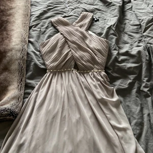 Balklänning  - Använd 1 gång. Fin och skön. Storlek 38. 