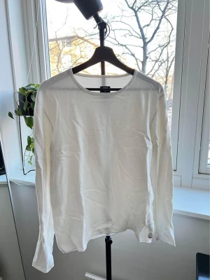 Crocker Tröja M - Vit tröja från Crocker i strl M