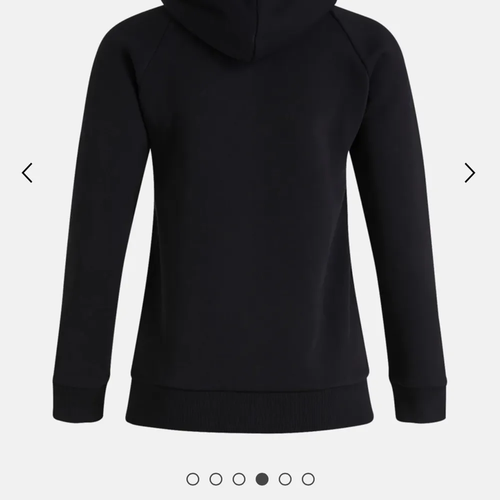 Peak Performance zip hoodie för 450kr, nypris ca 1000kr. säljer den pga att den inte kommer till användning. Den är i nyskick och köparen står för frakt. Storlek S. Hoodies.