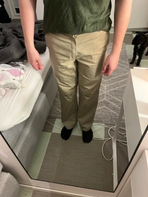 Dickis chinos  - En par snygga dickis byxor som inte används längre.. lite noppriga på benen men inget märkvärdigt.. 