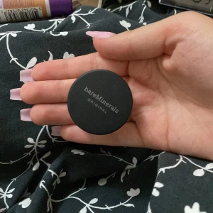 Bare Minerals puder - Helt ny Bare Minerals puder. Säljer då det inte är min färg. Köparen står för frakten ❤️