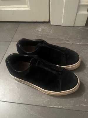 Eyteys doja - säljer mina eytys skor!! 💕använda fåtal gånger, väldigt fint skick