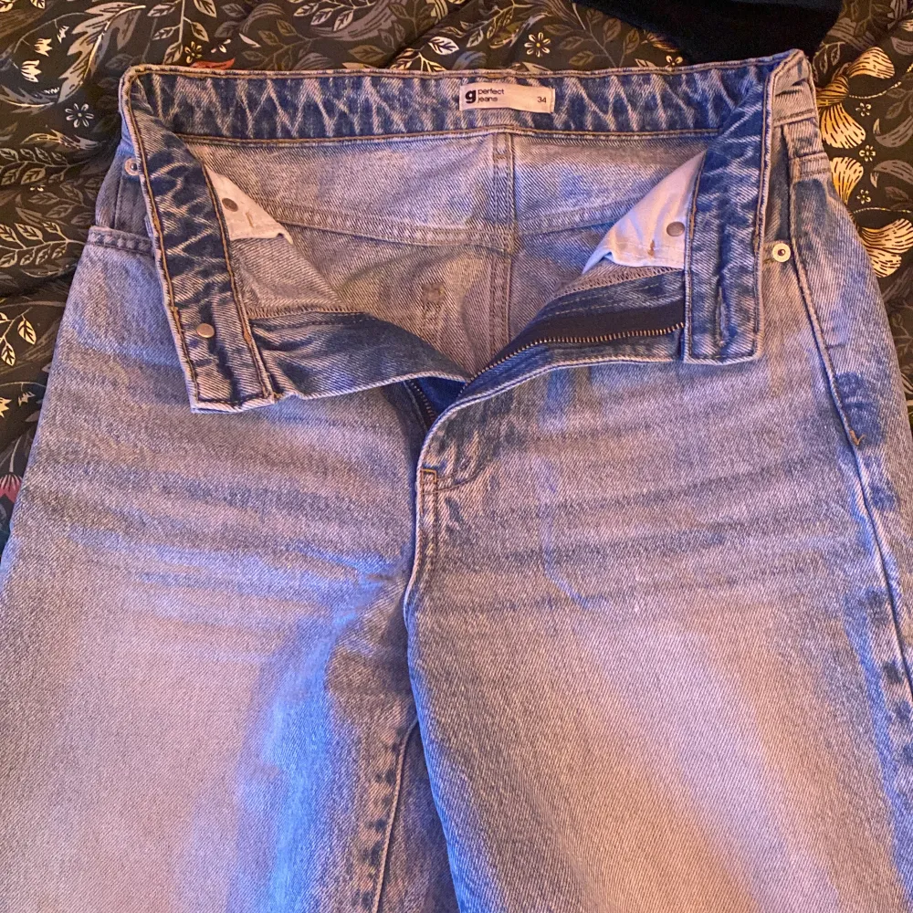 Jeans från ginatricot som ser helt nya ut. Jätte bra skick. Storlek 34/xs. . Jeans & Byxor.