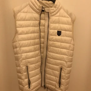 Vit västjacka - Vit västjacka str s