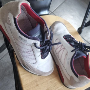 Skor  - Äkta Hugo boss skor  Använt: 2gånger  Storlek: 40  Mer info pv 