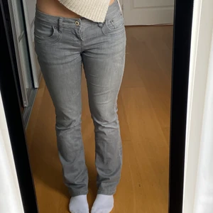 LBT jeans lågmidjade  - Lågmidjade grå jeans som inte kommer till användning! Nypris 800 Skriv vid frågor! 