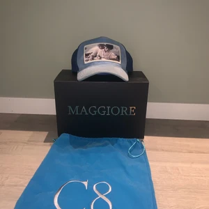 Maggior keps  - Blå maggior keps i bra skick