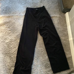 Kostymbyxor  - Ett par kostymbyxor 