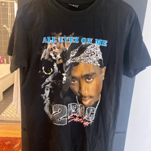 Tupac tshirt  - Inga defekter, skön tshirt.