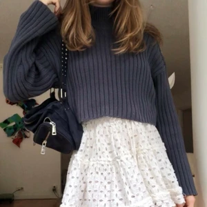 Stickad tröja Zara - Fin blå grå stickad tröja från Zara! Använd några gånger men är i bra skick 💙