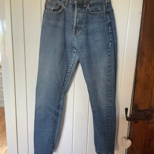 Vero moda - Vintage jeans! Jätte fina och sitter som typen ”mom jeans”. Säljer dem tyvärr för de har blivit för små… kan skickas!!