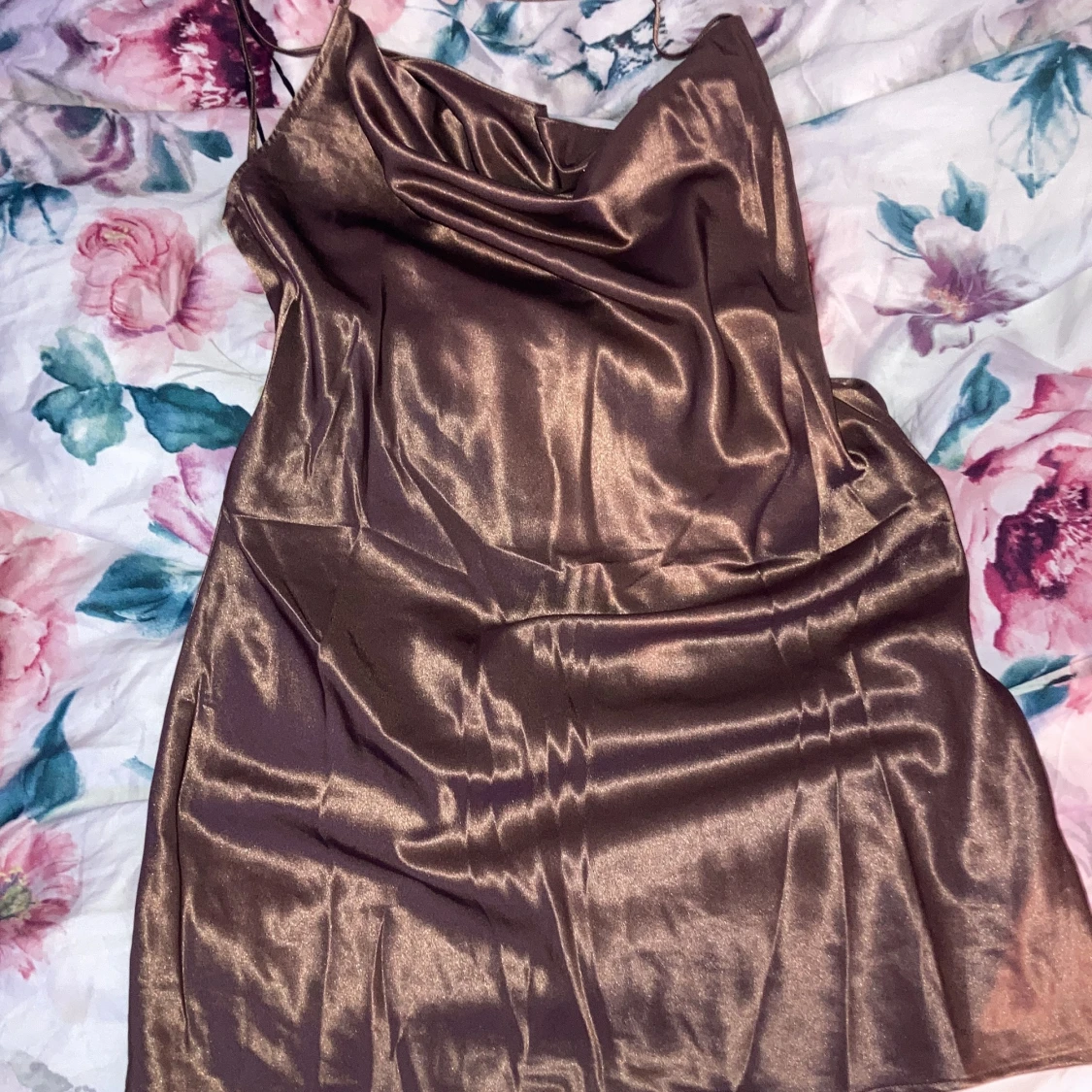 Klänning i satin - 90