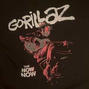 Band t-shirt - Skit snygg gorillaz t shirt köpt på second hand. Skicket är 10/10, möts bara upp i stchlm och tar bara Swish! 
