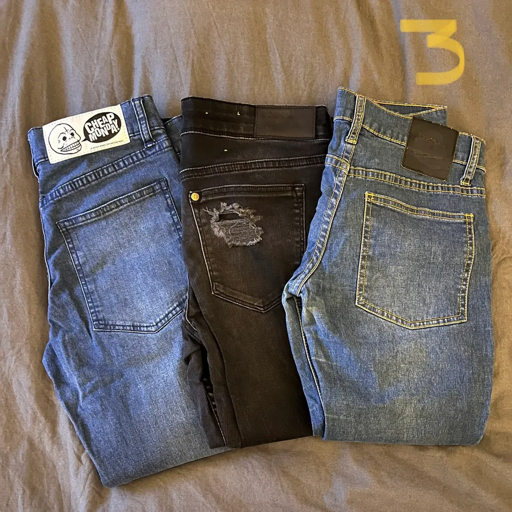 Massa jeans jag vill bli av med!  Bilder:  1. Storlek: 24:32 - 70kr (4 par)  2. Storlek: xs - 180kr (8 par)  3. Storlek: 27:32 - 50kr (3 par)  Alla jeans är skinny, vill man köpa alla är priset 250kr för 15 par jeans! . Jeans & Byxor.