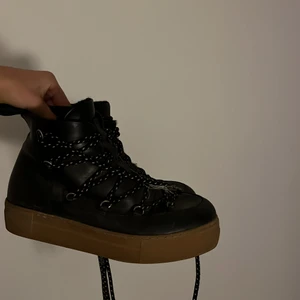 Other Stories skor  - Fina vinter boots från other stories! Storlek 40! Köpta för 1500