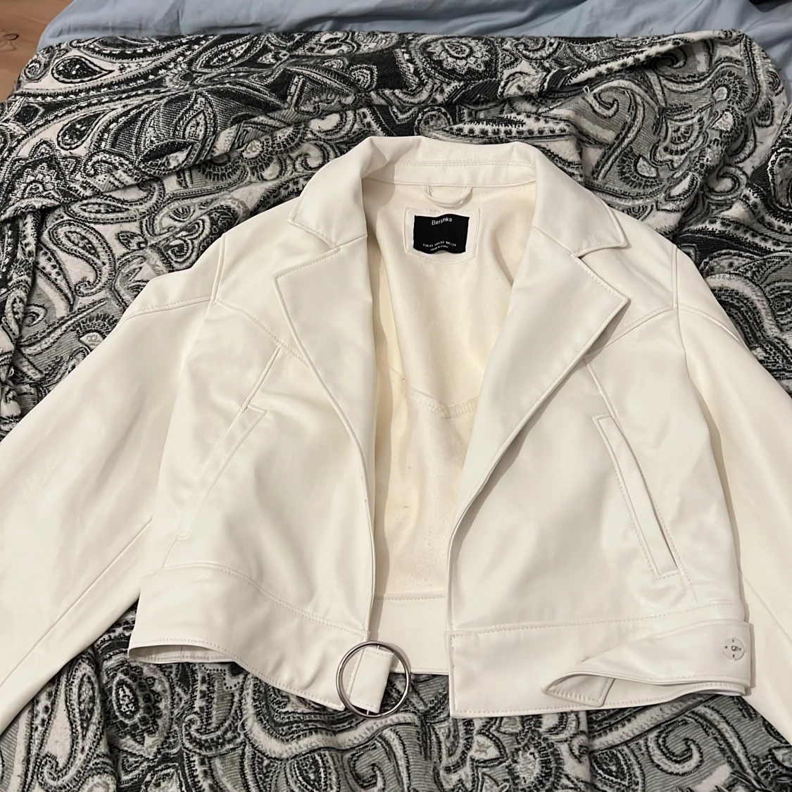 Vit läderjacka Bershka