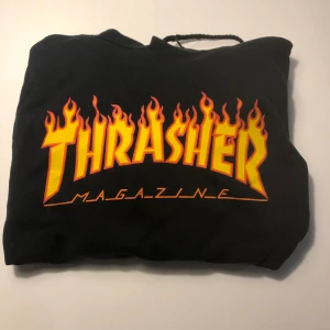 Thrasher hoodie - Säljer min thrasher hoodie då den är för liten mycket använd men fortfarande i superbra skick.