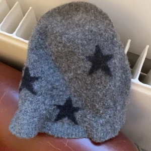 stjärnmössa - nice mössa ganska tight