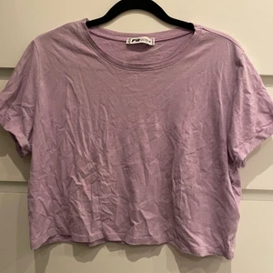 T-shirt  - Kroppad t-shirt, storlek m