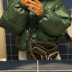 Jacka  - Säljer min grön/gula jacka från nakd. Perfekt till vintern 😍😍