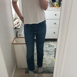 Zara mid-rise jeans - Jeans från zara- rak model med mid rise- storlek 36- köpare står för frakt! OBS! TRYCK EJ PÅ KÖP DIREKT