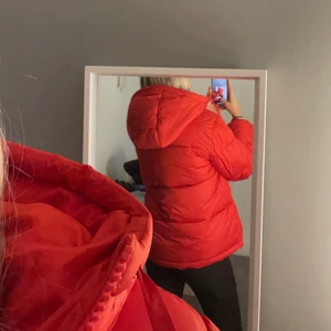 puffjacka - säljer denna super snygga jackan!! kommer inte till användning längre och har köpt i en annan färg. Är storlek M men passar även S!!💞