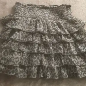 En väldigt stockholmstil kjol, och den är typ xxs till xs, priset kan diskuteras❤️