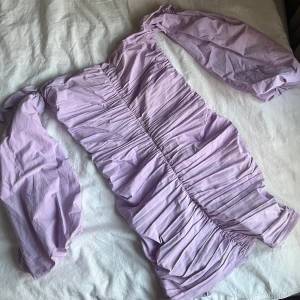 Klänning - Klänning från Gina tricot 