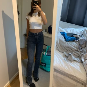 Jeans - Zara jeans med slits 