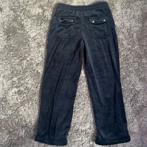 Juicy byxor - Juicy byxor har sytt upp de så nu passar de folk som e 140/146 cm lång men isf kan jag sy ner o då passar de xxs- kanske xs!