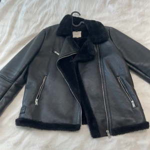 Höst jacka - Mycket fin höstjackan i bra skick, endast använd 1 höst. Nypris 6-700kr