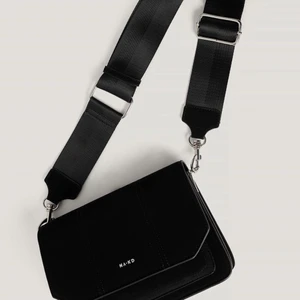 Axelremsväska  - Snygg axelremsväska från Nakd. Nypris: 430kr, mitt pris 150kr + frakt 66kr