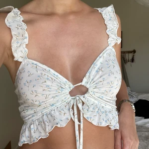 Söt top - Knappt använd, i nyskick! Från nelly 