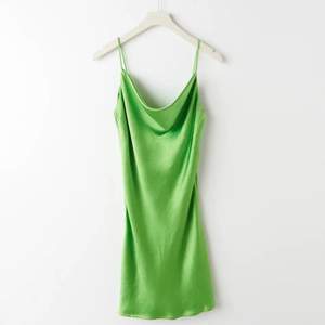 Helt ny grön sidenklänning från Gina tricot. Nypris 399kr. Storlek 36