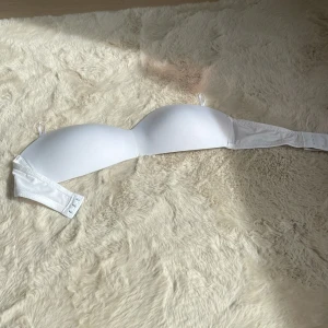 Bandlös Bh - En helt oanvänd BH, hör av er vid frågor