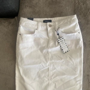 Helt ny vit kjol - Strl s, vit