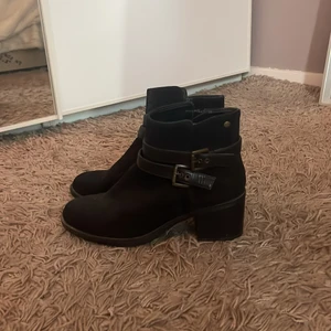 Boots - Svarta snygga oanvända boots i strl 37 men passar mig som har 37/38🌸