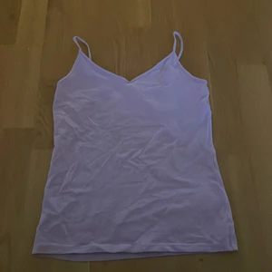 Linne  - Linne som inte kommit till användning mycket. Stretchigt material så passar antagligen XS till M. Du står för frakt. 💕 