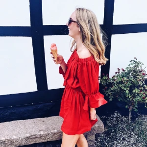 Offshoulder klänning - Röd offshoulder klänning 