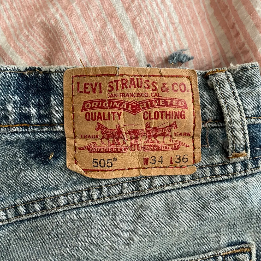 SUPERSNYGGA Levis short som TYVÄRR blivit för små😭  (passar storlek 36). Shorts.